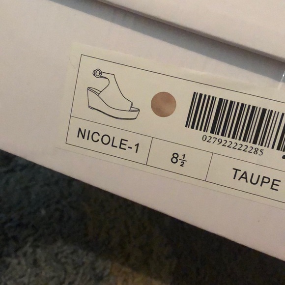 Nude Wedges - Picture 4 of 4